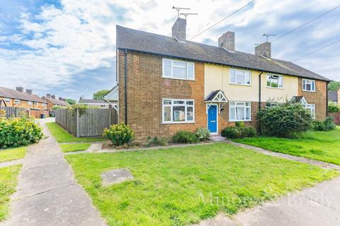 2 bed property, in Cromes Place, £180,000