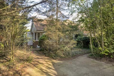 4 bed property, in Manston Road, £520,000