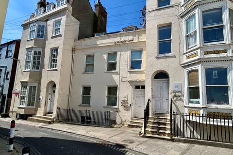 4 bed property, in 44 East Street, £250,000