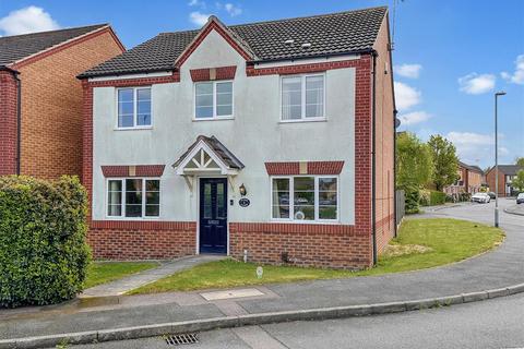 4 bed property, in Tudor Close, £325,000
