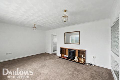 3 bed property, in Lakeside Gardens, £270,000