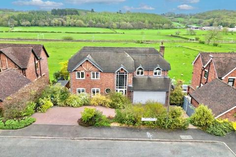 5 bed property, in Walls Wood, £800,000
