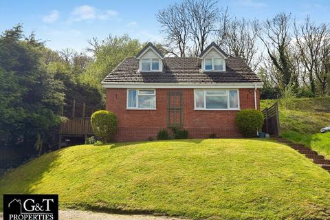3 bed property, in B Hall Lane, £325,000