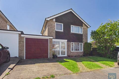 4 bed property, in Links Close, £400,000
