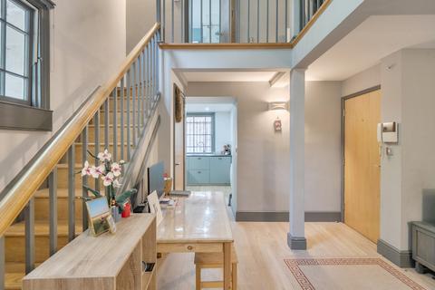 1 bed property, in Guinea Lane, £250,000