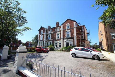 2 bed property, in Queens Road, £110,000