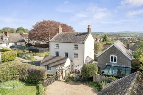 5 bed property, in Wood Lane, £670,000