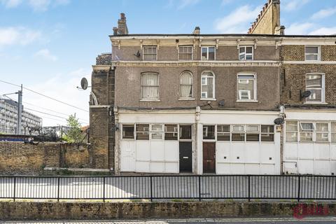 2 bed property, in Barnabas Road, £460,000
