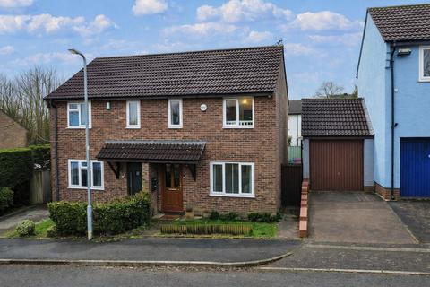 3 bed property, in Bedavere Close, £325,000