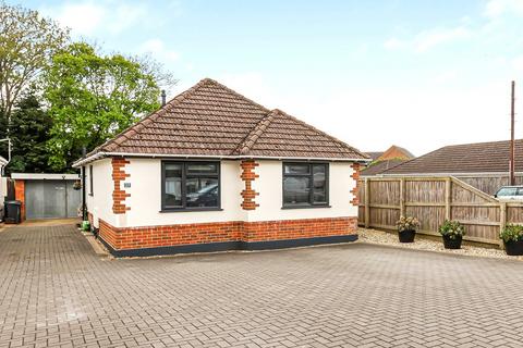 2 bed property, in Markham Avenue, £400,000