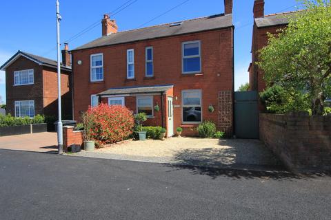 2 bed property, in Bretton Lane, £320,000