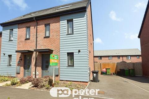 3 bed property, in Oxleaze Reen Road, £245,000