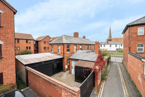 3 bed property, in Victoria Street, £375,000