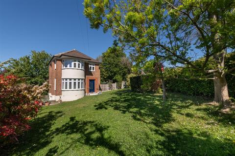 4 bed property, in Hampden Way, £950,000