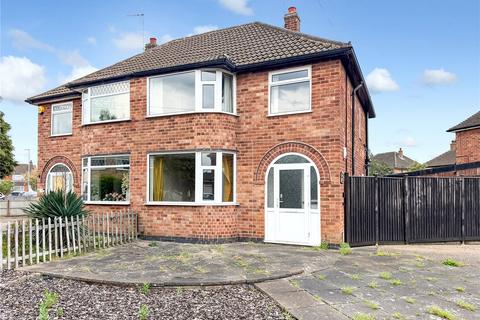 3 bed property, in Horndean Avenue, £225,000