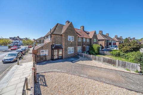 3 bed property, in Footscray Road, £600,000