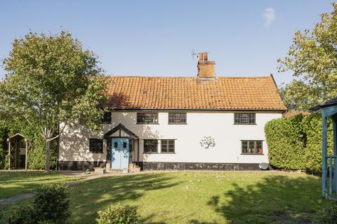 4 bed property, in Chequers Lane, £490,000