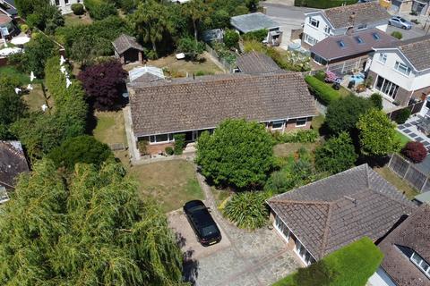 5 bed property, in Priors Waye, £800,000