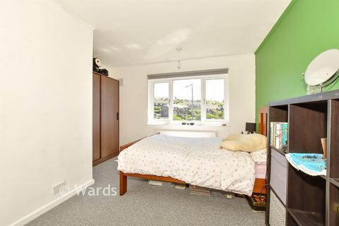 2 bed property, in Melbourne Avenue, £240,000