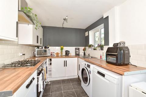 2 bed property, in Melbourne Avenue, £230,000