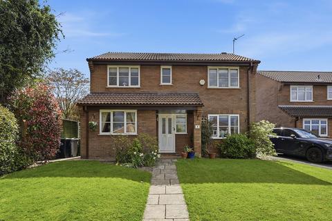 4 bed property, in Clarendon Drive, £600,000