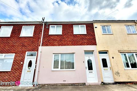 3 bed property, in Scotts Terrace, £80,000
