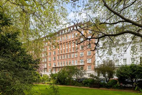 2 bed property, in Lowndes Square, £2,750,000