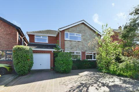 5 bed property, in Paris Avenue, £450,000