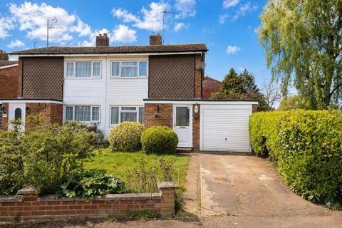 3 bed property, in Lakefield Avenue, £375,000