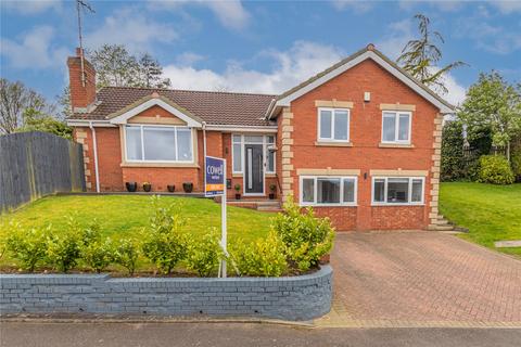 5 bed property, in Moor Hill, £525,000