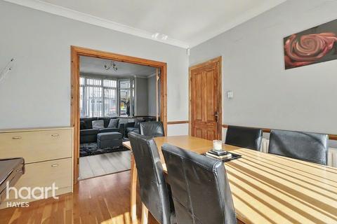 4 bed property, in Cranmer Road, £575,000