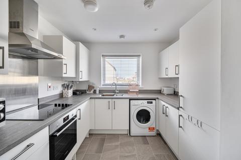 3 bed property, in Oakley Way, £325,000