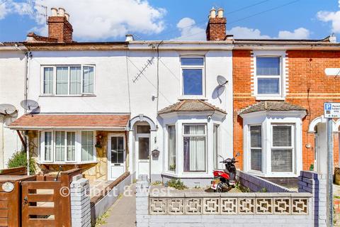 3 bed property, in Powerscourt Road, £190,000