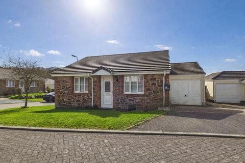2 bed property, in Maytree Close, £260,000
