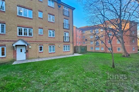 2 bed property, in Bromley Close, £180,000