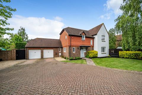 5 bed property, in Swan Court, £975,000