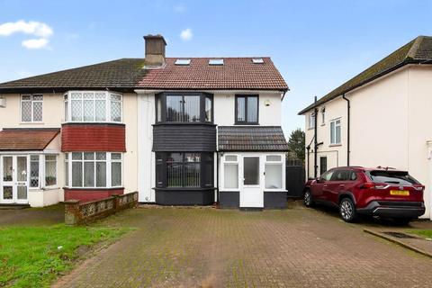4 bed property, in Edgware HA8, £625,000