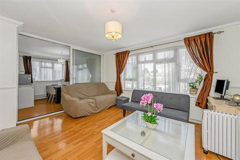 3 bed property, in Radbourne Crescent, £400,000