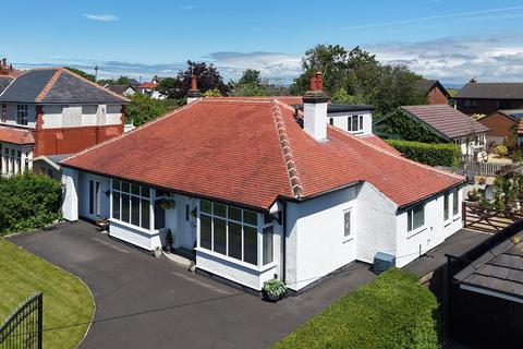 4 bed property, in Highcross Road, £725,000