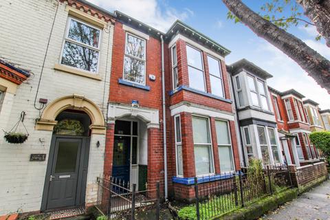 4 bed property, in Spring Bank West, £130,000