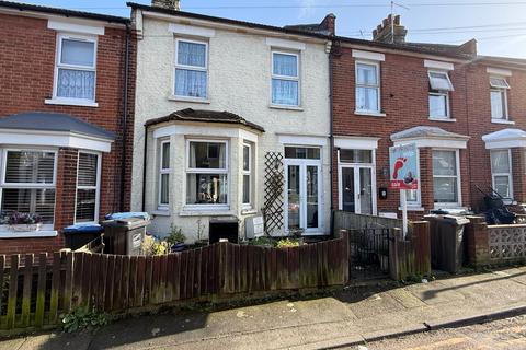3 bed property, in Upton Road, £280,000