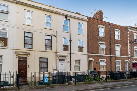 4 bed property, in Cromwell Street, £285,000