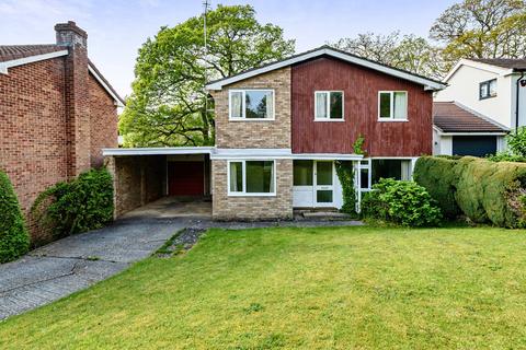 4 bed property, in Reaburn Close, £625,000