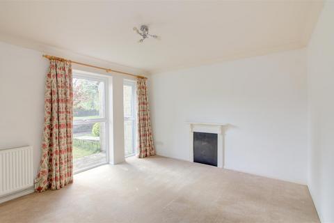 3 bed property, in Barley Close, £275,000
