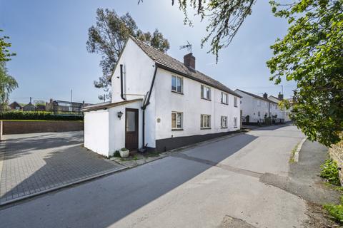 3 bed property, in Westrop, £275,000