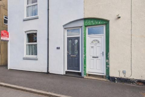 2 bed property, in Eastgate South, £170,000