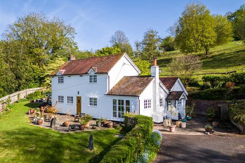 4 bed property, in Wills Cottage, £895,000