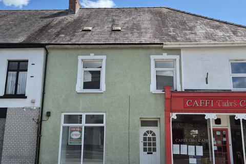 3 bed property, in Kings Road, £105,000
