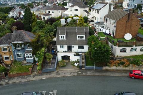 3 bed property, in Gibbs Road, £350,000