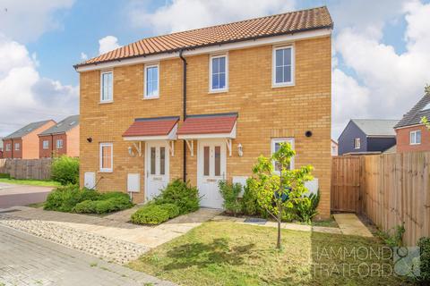 2 bed property, in Otter Place, £220,000